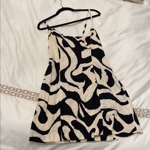 H&M Black and Cream Patterned Garment